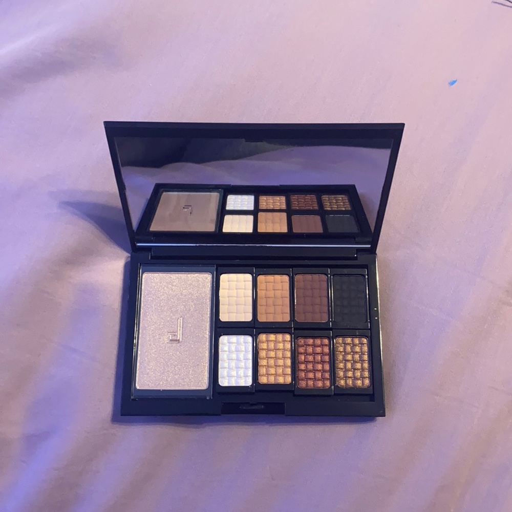 Freematic eyeshadow pro palette